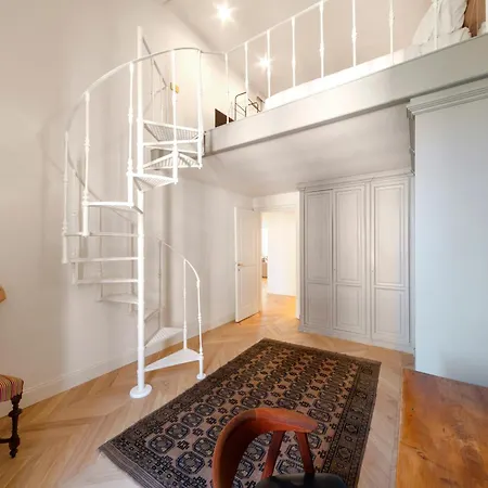 Timeless Elegance In Trastevere Rom