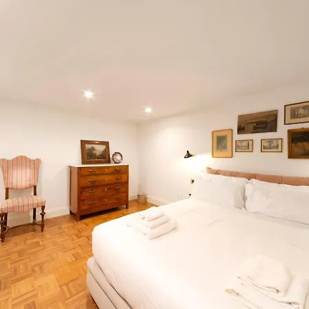 Timeless Elegance In Trastevere Lejlighed