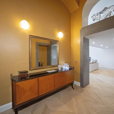 Timeless Elegance In Trastevere *