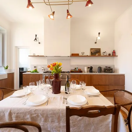 Timeless Elegance In Trastevere Rom