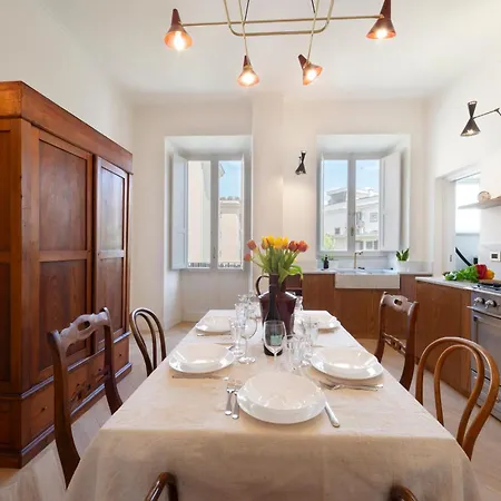 Timeless Elegance In Trastevere Apartman